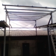 Za��tkem �ervna 2010 jsme prov�d�li zv��en� ��sti st�echy, aby bylo mo�no zacouvat s kamionem p��mo k depu.